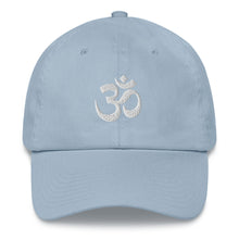 将图片加载到图库查看器,Low-Profile Cap with Om Symbol