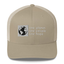 Charger l'image dans la galerie, Structured Mesh-Back Cap with Box Logo and Globe