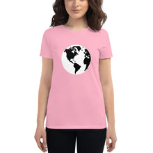 Cargar imagen en el visor de la galería, Women's short sleeve T-shirt with Earth
