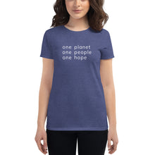 Cargar imagen en el visor de la galería, Women's short sleeve T-shirt with Six Words