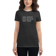 Cargar imagen en el visor de la galería, Women's short sleeve T-shirt with Six Words