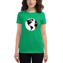 Cargar imagen en el visor de la galería, Women's short sleeve T-shirt with Earth