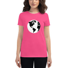 Cargar imagen en el visor de la galería, Women's short sleeve T-shirt with Earth