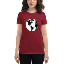 Cargar imagen en el visor de la galería, Women's short sleeve T-shirt with Earth