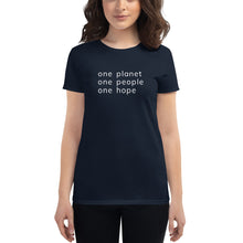 Cargar imagen en el visor de la galería, Women's short sleeve T-shirt with Six Words
