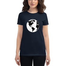 Cargar imagen en el visor de la galería, Women's short sleeve T-shirt with Earth