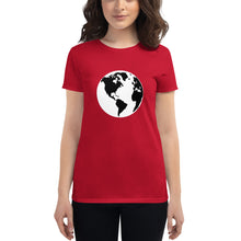 Cargar imagen en el visor de la galería, Women's short sleeve T-shirt with Earth