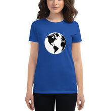 Cargar imagen en el visor de la galería, Women's short sleeve T-shirt with Earth