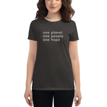 Cargar imagen en el visor de la galería, Women's short sleeve T-shirt with Six Words