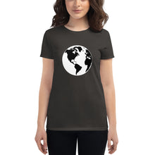 Cargar imagen en el visor de la galería, Women's short sleeve T-shirt with Earth