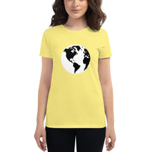 Cargar imagen en el visor de la galería, Women's short sleeve T-shirt with Earth