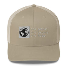 Load image into Gallery viewer, Structured Mesh-Back Cap with Box Logo and Globe
