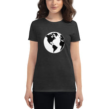 将图片加载到图库查看器，Women&#39;s short sleeve T-shirt with Earth
