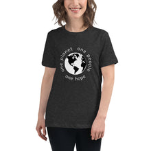 将图片加载到图库查看器，Women&#39;s Relaxed T-Shirt with Earth and Globe Tagline
