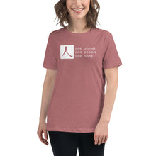 将图片加载到图库查看器，Women&#39;s Relaxed T-Shirt with Box Logo and Tagline
