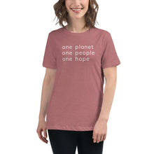 गैलरी व्यूवर में इमेज लोड करें, Women&#39;s Relaxed T-Shirt with Six Words
