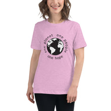 将图片加载到图库查看器，Women&#39;s Relaxed T-Shirt with Earth and Black Globe Tagline
